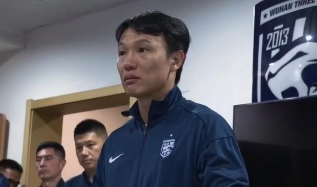 足球报:三镇确定邓卓翔下赛季继续带队,俱乐部不欠薪运营稳定